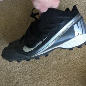Nike Men’s cleats. Size 7. Used but good condition